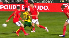 Adeptos islandeses 'loucos' com Cristiano Ronaldo antes do treino da Seleção Nacional