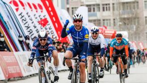 Mark Cavendish vence segunda etapa seguida e segue líder na Volta à Turquia