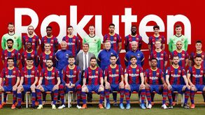Mãos de Piqué na fotografia oficial do Barcelona já dão que falar