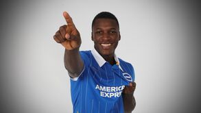 Caicedo mostra serviço no Brighton: Já só está a 328 quilómetros de Old Trafford...