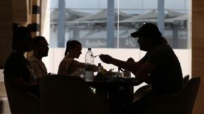 Restaurantes e cafés podem abrir serviço no interior a partir de segunda-feira