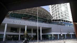 Centros comerciais reabrem na segunda-feira com regras de lotação