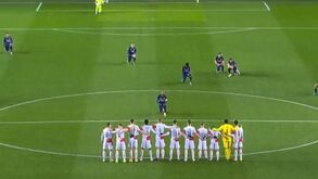 Guarda-redes subiu à área, tentou marcar e... falhou de forma incrível