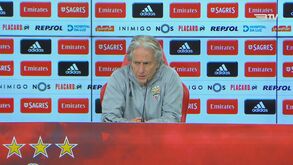 Japoneses usam pedra, papel e tesoura para... decidir quem marca livre