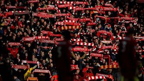 Adeptos do Liverpool e do Chelsea contra a Superliga: «Uma busca implacável por dinheiro»