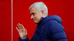 A conversa com o presidente do Tottenham que terá levado ao despedimento de Mourinho