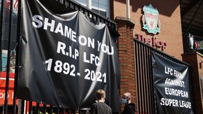 'R.I.P Liverpool': adeptos dos reds enchem Anfield de mensagens contra a Superliga Europeia