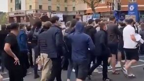 Adeptos do Chelsea protestam à porta de Stamford Bridge: «Isto já não é futebol»