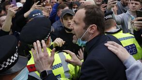 Petr Cech tenta acalmar ânimos dos adeptos do Chelsea: «Eu sei, eu sei...»