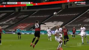 André Silva chega aos 24 golos na presente edição da Bundesliga: veja o lance