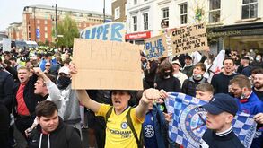 Chelsea e Manchester City querem sair da Superliga e Boris Johnson pediu mais