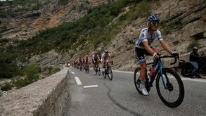 Moscon bisa na terceira etapa da Volta aos Alpes 