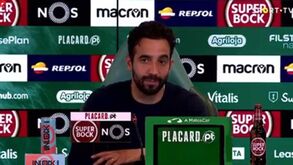 Enquanto não começa a pré-época, Grimaldo mostra que a pontaria continua bem afinada