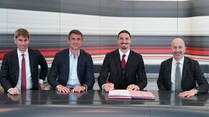 Oficial: Ibrahimovic renova contrato com o Milan