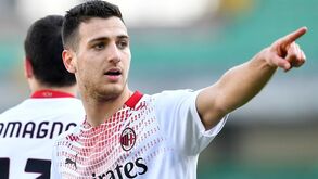 Nápoles atento a Diogo Dalot