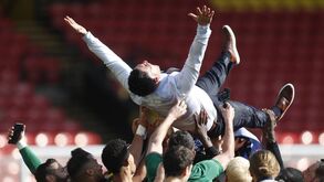 A festa dos jogadores do Watford depois de confirmada a subida à Premier League