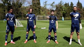 'Armada' portuguesa do Wolverhampton celebra 25 de Abril