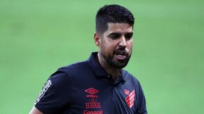 António Oliveira soma nova vitória no Athletico Paranaense