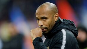 Thierry Henry e Alan Shearer são os primeiros na 'Hall of Fame' da Liga inglesa