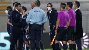 FC Porto reclama três penáltis e fala em 