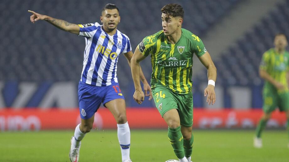 Tondela proibido de contratar e Khacef suspenso 4 meses