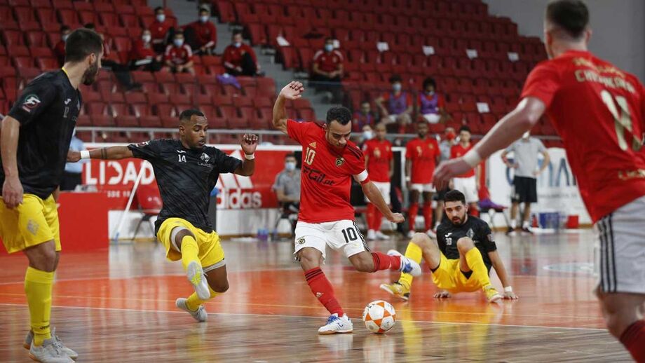 Benfica sofre para vencer a Quinta dos Lombos (4-3)