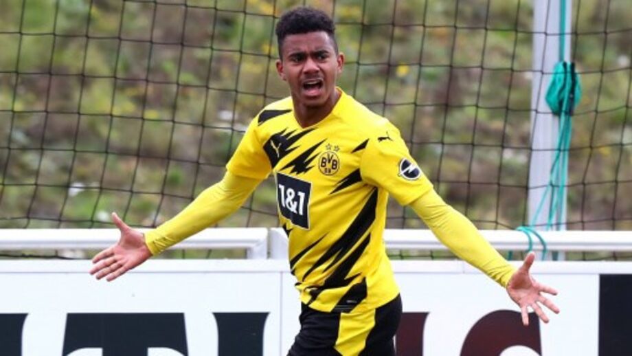 Ansgar Knauff: Dortmund mantém 'fábrica de talentos' em plena rotação