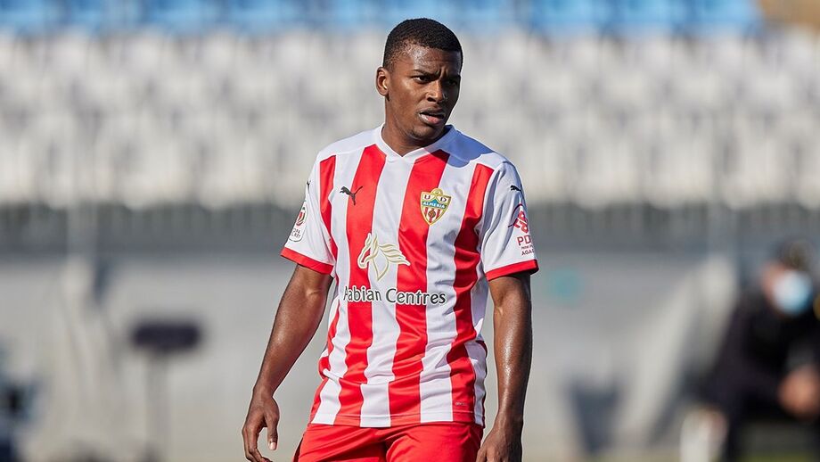 Akieme está no radar do Sporting: jovem internacional espanhol pode ser alternativa a Nuno Mendes