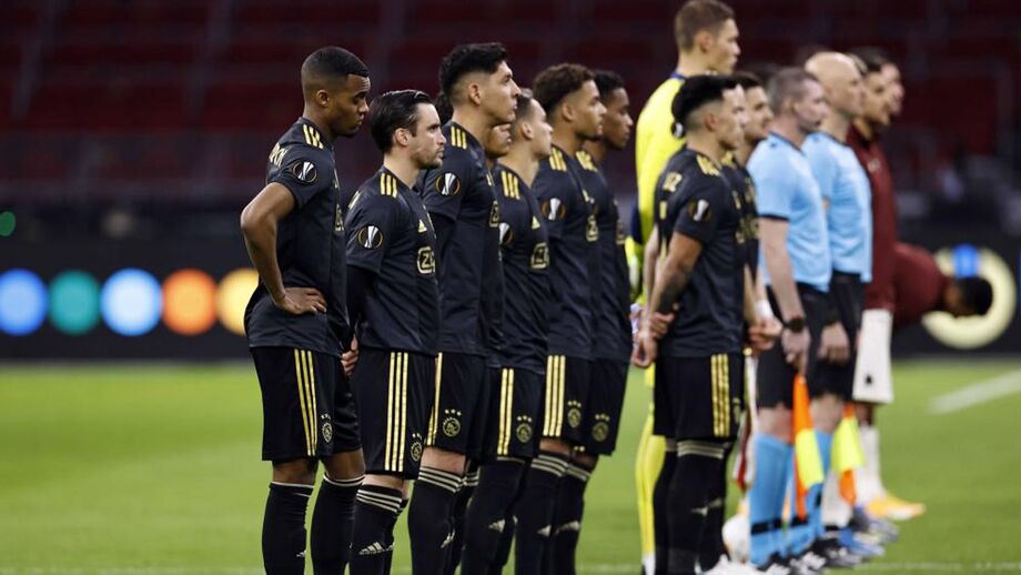 É o guardião mais alto no futebol de elite… mas nem sempre esteve à altura