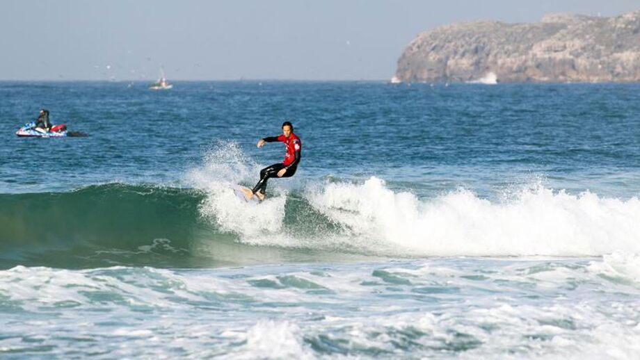 Etapa portuguesa do circuito mundial de surf cancelada devido à pandemia de Covid-19