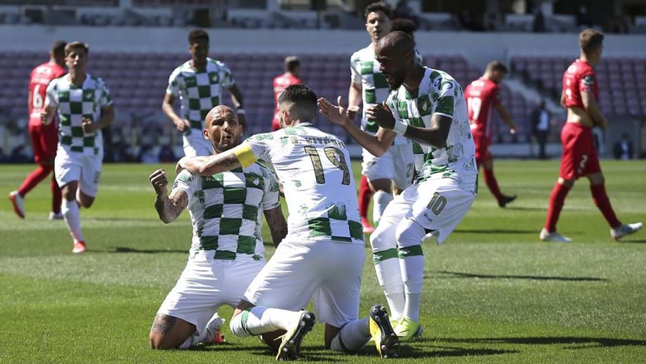 A crónica do Gil Vicente-Moreirense, 1-2: brindes do galo ...