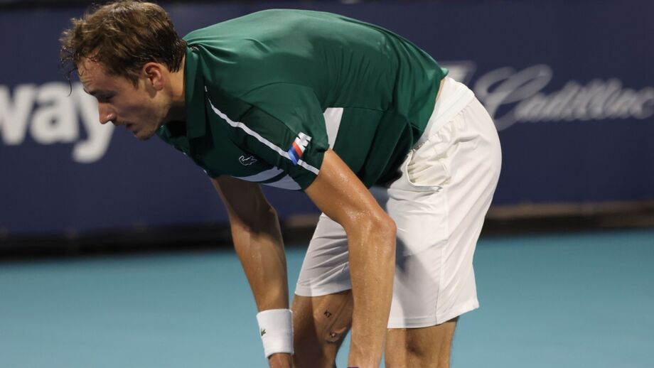 Daniil Medvedev testa positivo à Covid-19