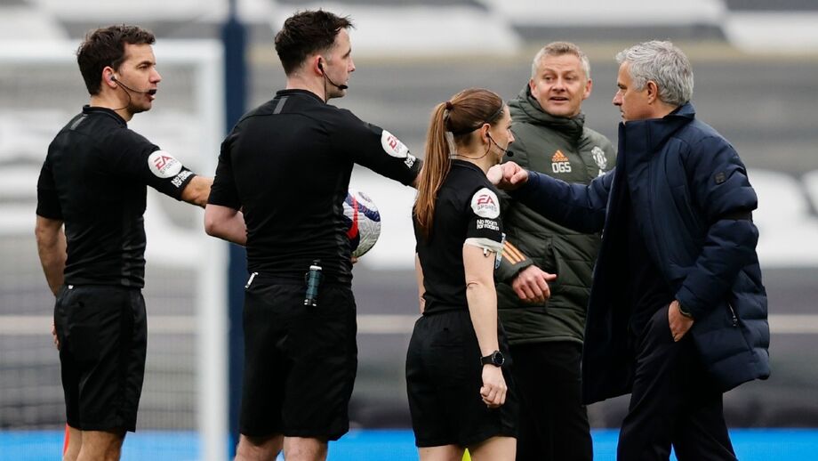 Mourinho e Solskjaer desentenderam-se e quem pagou a fatura foi... Harry Kane