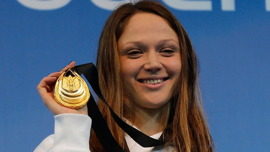 Nadadora bielorrussa vende ouro mundial para apoiar atletas que enfrentam  repressão - Natação - Jornal Record