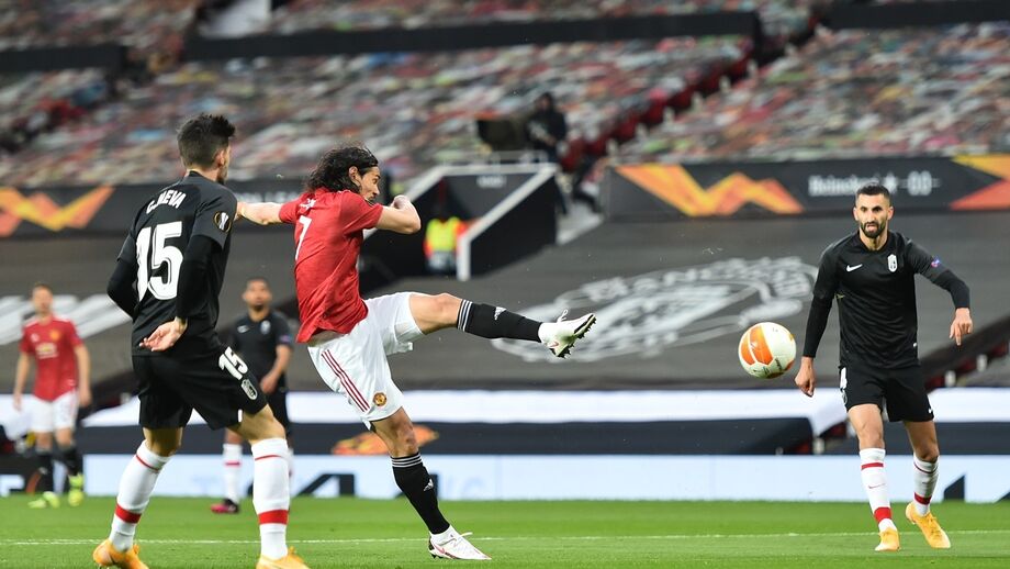 Man. United-Granada, 2-0: Cavani desfez cedo a dúvida