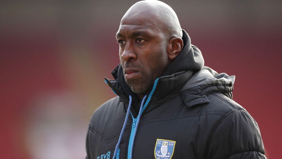 Treinador do Sheffield Wednesday desenvolveu pneumonia após infeção por Covid-19