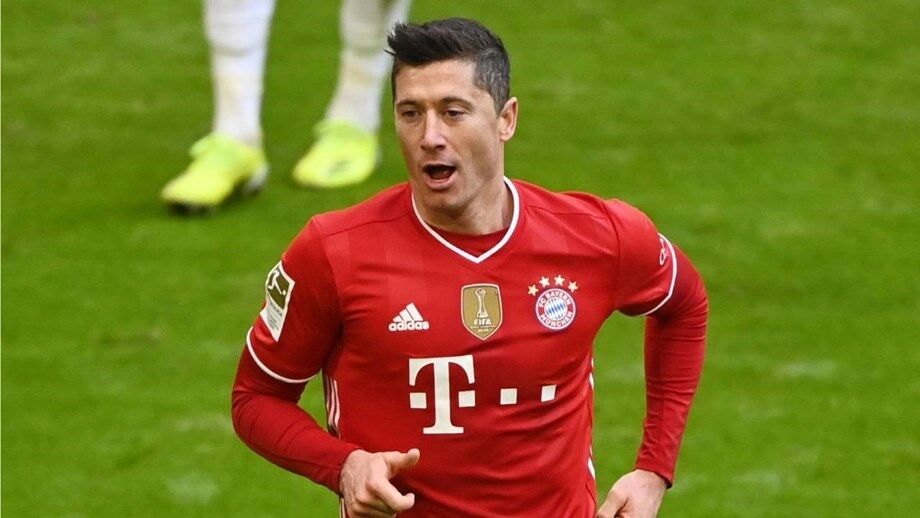 Lewandowski volta a treinar com bola após lesão no joelho