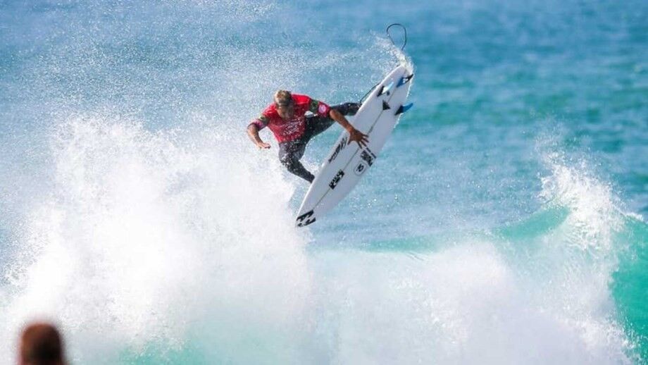 Italo Ferreira soma e segue e domina ronda inaugural em Narrabeen