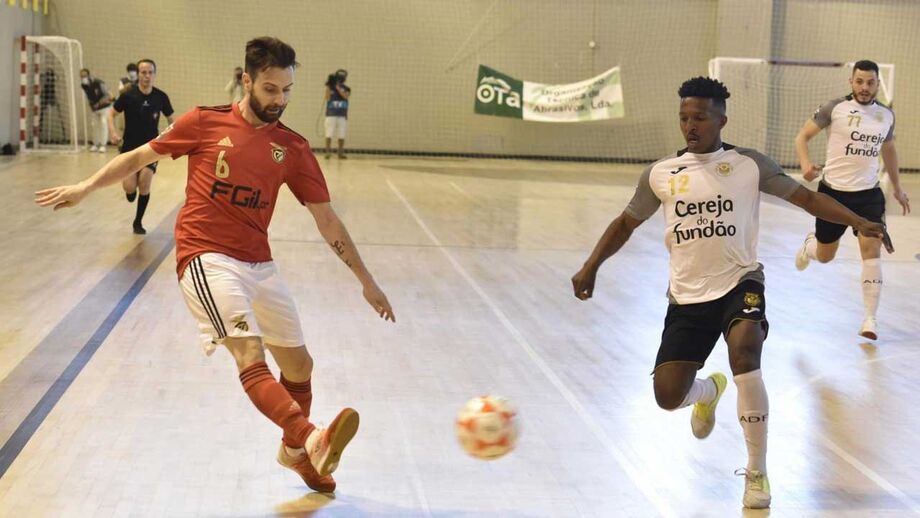 Benfica triunfa no Fundão