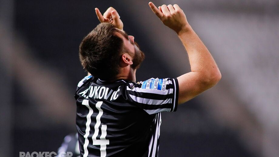 Zivkovic bisa e impõe segunda derrota interna da época ao Olympiacos