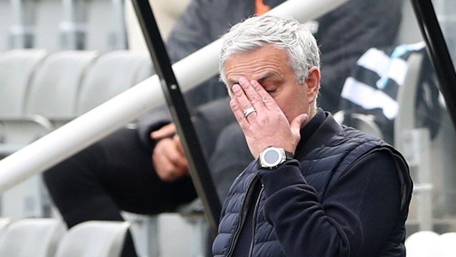 Oficial: Tottenham anuncia saída de José Mourinho