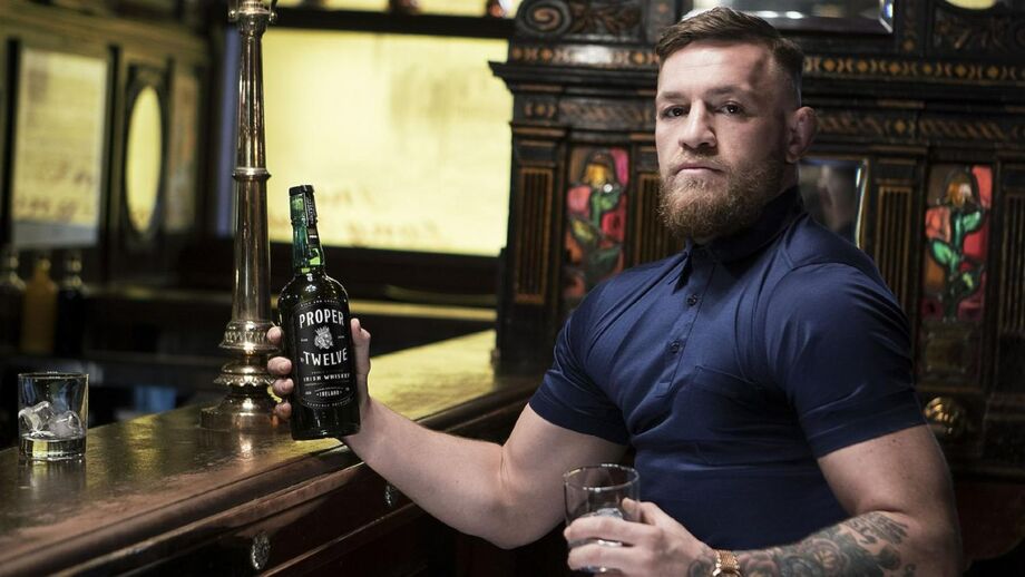 Conor McGregor: O menino pobre de Dublin chegou ao topo do mundo com um copo de whisky na mão