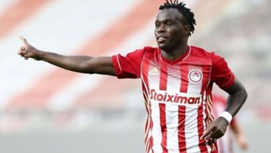 Bis de Bruma dá vitória ao já campeão Olympiacos de Pedro Martins