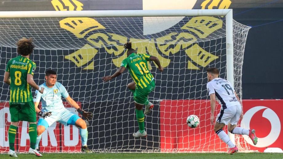 Famalicão-Tondela, 2-2: Eis como entregar o ouro ao bandido