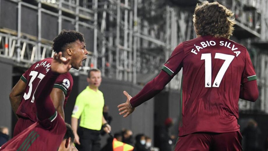 Adama Traoré comemora golo decisivo, que teve a contribuição de Fábio Silva 