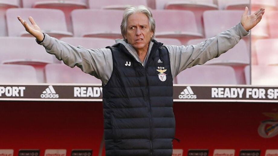 Treinador contra competição pensada por clubes europeus