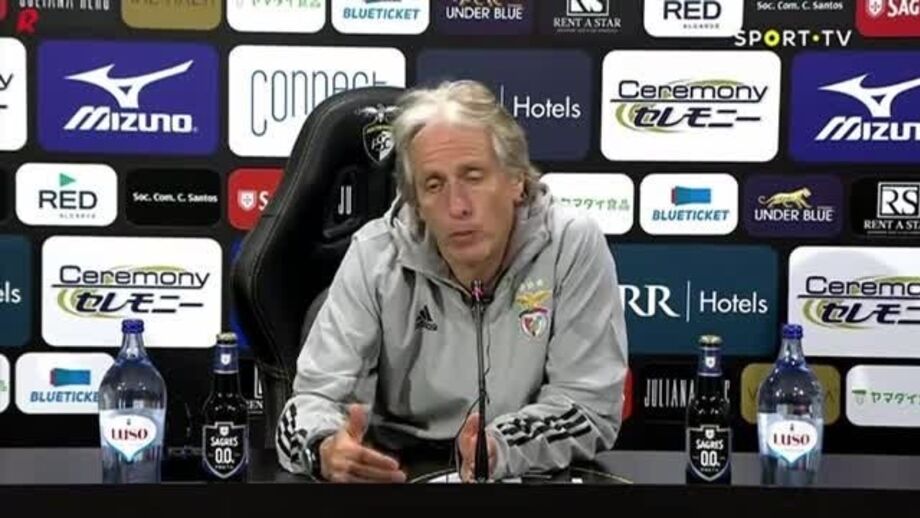 Técnico admite que o primeiro lugar está "muito mais difícil para o Benfica"