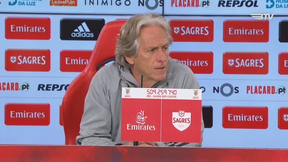 Treinador do Benfica afirma que os amarelos de Otamendi e Weigl não foram combinados
