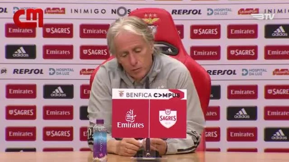 Treinador do Benfica partilha reflexão sobre a sociedade e o mundo atual