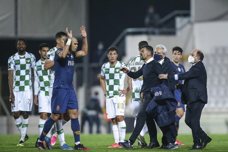 A polémica continua: FC Porto volta a ter falta de comparência e arrisca  ser excluído da competição na próxima ausência – Observador